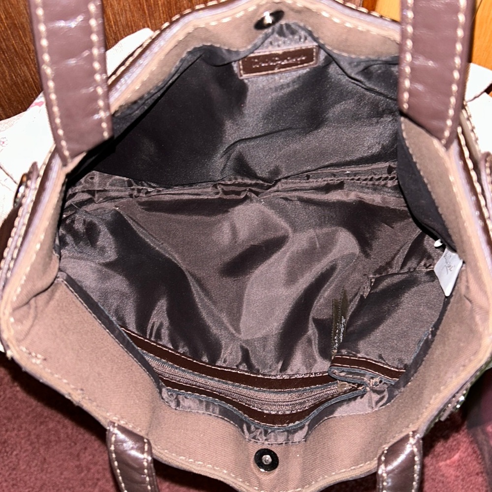 Thirty-one Ruffled Purse - Picture 4 of 4